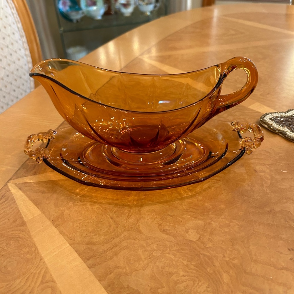 vintage Cambridge Amber gravy boat and under dish .